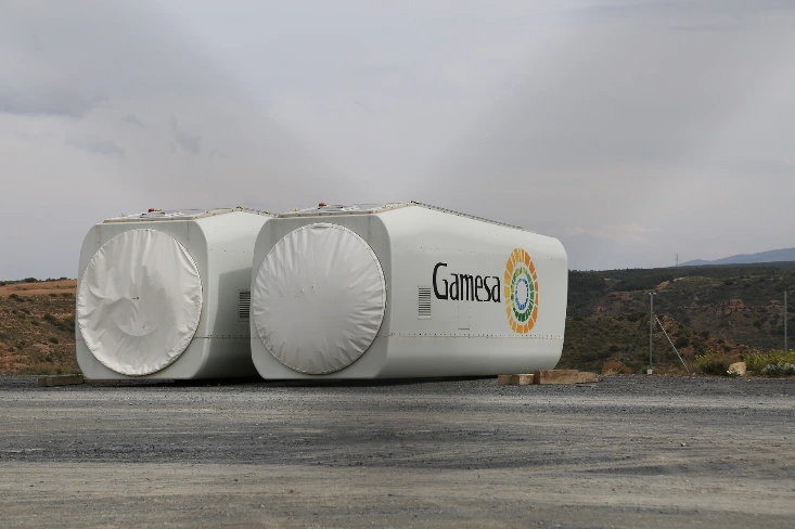 Nacel de turbina eólica desmantelada