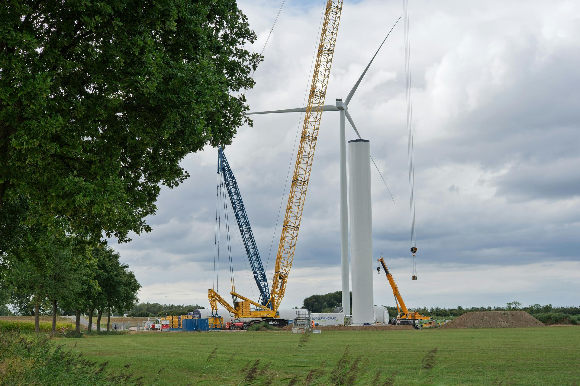 Desmantelamiento eólico de un parque de aerogeneradores onshore tras llegar al final de su vida de diseño